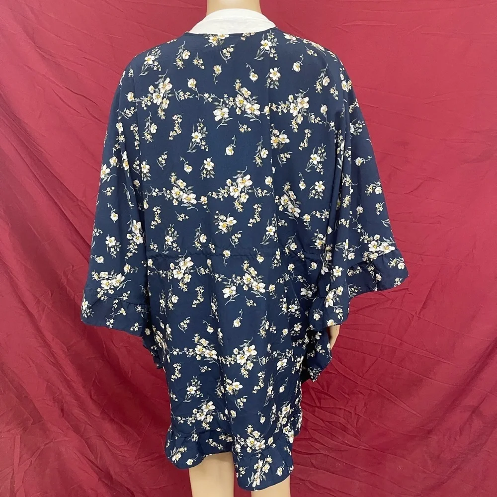 Blue floral kimono size Large/Extra Large